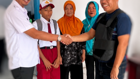 Sempat Putus Sekolah karena Ekonomi, Aiptu Soeyadi Duhe Turun Tangan Bantu Perlengkapan Sekolah