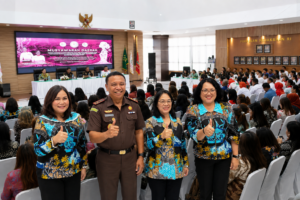 Hengky Honandar–Ellen Honandar Sondakh Kompak Hadiri Musda Srikandi Jaga Desa Sulut, Tegaskan Komitmen Wujudkan Desa Bersih dan Transparan