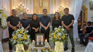 Tokoh Adat Sangihe Amos Ghama Kakomba Tutup Usia, Wali Kota Hengky Honandar Sampaikan Belasungkawa di Rumah Duka