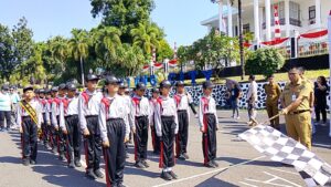 6.000 Pelajar SD Tumpah Ruah di Bitung! Frangky Ladi Lepas Gerak Jalan HUT RI ke-81, UMKM Pasar Cita Bergeliat