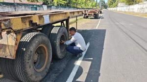 Parkir Sembarangan, 4 Truk Gandengan Digembosi Dishub Bitung