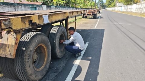 Parkir Sembarangan, 4 Truk Gandengan Digembosi Dishub Bitung