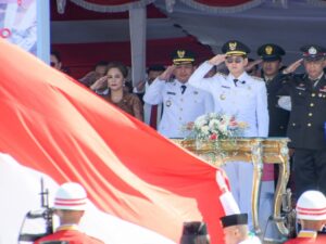 Merah Putih Berkibar di Bitung! Hengky Honandar Pimpin HUT ke-81 RI, Formasi 81 Paskibraka Curi Perhatian