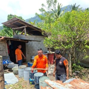 Kekeringan Melanda, BPBD Bitung Salurkan Air Bersih ke 60 KK