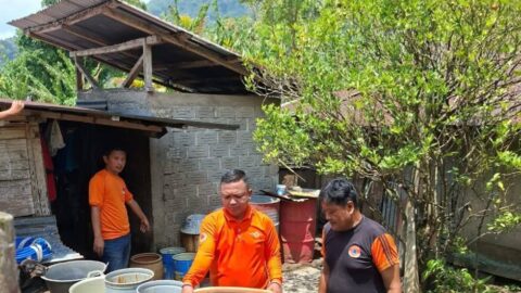 Kekeringan Melanda, BPBD Bitung Salurkan Air Bersih ke 60 KK