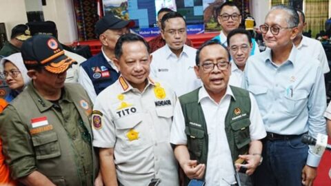 Menko PMK Pratikno menyampaikan pembangunan posko terpadu untuk mempercepat penanganan gempa NTT.