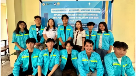 Lewat Program PBM-Mahasiswa Berdampak, Mahasiswa Polimdo Tingkatkan Layanan WiFi Plaza Elektro dengan MikroTik