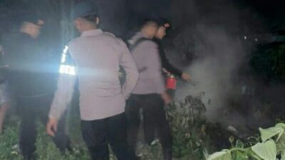 Polsek Pineleng Cegah Kebakaran Sampah Meluas ke Permukiman Warga