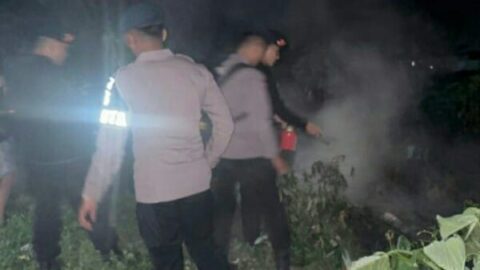 Polsek Pineleng Cegah Kebakaran Sampah Meluas ke Permukiman Warga