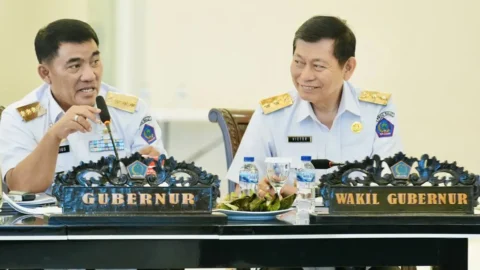 Gubernur Sulawesi Utara Yulius Selvanus dan Wakil Gubernur Victor Mailangkay foto resmi Pemprov Sulut