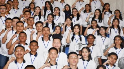 Mahasiswa mengikuti kegiatan pengenalan kehidupan kampus di perguruan tinggi negeri