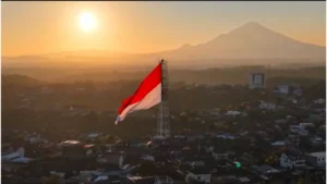Kodam XIII/Merdeka Kibarkan Bendera Merah Putih Raksasa Sambut HUT ke-81 Indonesia