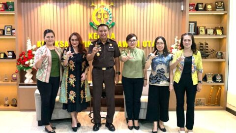 Gresty Masi bersama Kajati Sulut dan pengurus Srikandi Jaga Desa