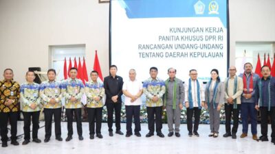 Gubernur Yulius Selvanus bersama Pansus DPR RI membahas RUU Daerah Kepulauan di Manado