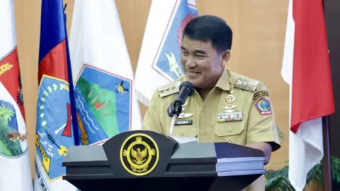 Gubernur Sulawesi Utara Yulius Selvanus saat menghadiri agenda pemerintahan di Sulawesi Utara.