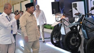 Prabowo meluncurkan motor listrik nasional dan siapkan skema tanpa DP