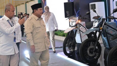 Prabowo meluncurkan motor listrik nasional dan siapkan skema tanpa DP