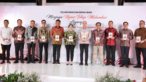 Olly Dondokambey bersama Puan Maharani dan kepala daerah Sulawesi Utara saat peluncuran buku di Jakarta