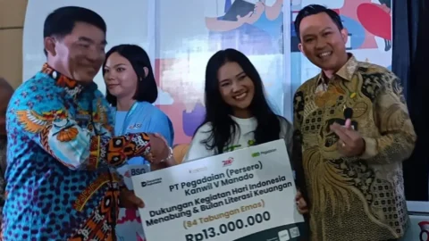 Tabungan Emas Pegadaian Diberikan ke 75 Mahasiswa Unsrat
