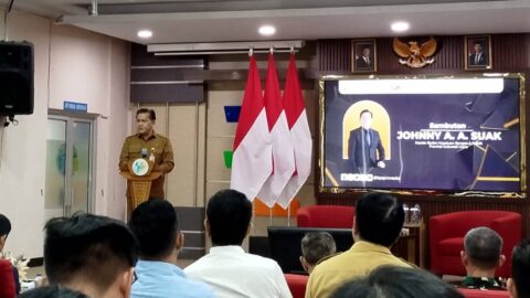 Johnny Suak, Kepala Kesbangpol Provinsi Sulawesi Utara, berbicara tentang penguatan demokrasi dan partisipasi pemilih Sulut.