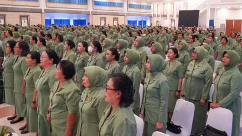 Pangdam XIII/Merdeka Tekankan Peran Persit KCK untuk Prajurit