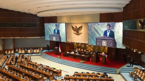 Menteri Keuangan Purbaya Yudhi Sadewa menyampaikan Pendapat Akhir Pemerintah terhadap RUU P2 APBN 2025 dalam suasana Rapat Paripurna DPR RI di Gedung Nusantara II, Senayan, Jakarta.