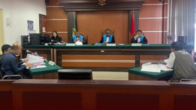 Suasana persidangan gugatan KPU Sulut terkait sengketa informasi publik di PTUN Manado.