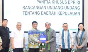 Gubernur Yulius Selvanus: Membangun Pulau Terluar Berarti Memperkuat Kedaulatan Indonesia