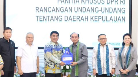 Pertemuan Pansus DPR RI dan Pemerintah Provinsi Sulawesi Utara membahas RUU Daerah Kepulauan di Manado