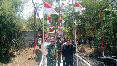 Didampingi Joune Ganda, Pangdam Mirza Agus Tinjau Jembatan Perintis Garuda di Desa Kokoleh