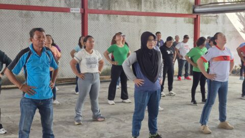 Camat Maesa Fatmawaty Soleman Gerakkan Aparatur Hidup Sehat, Senam dan Jalan Sehat Perkuat Kekompakan