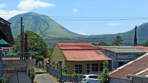 Aktivitas Gunung Lokon Masih Level II, Kegempaan Mulai Menurun