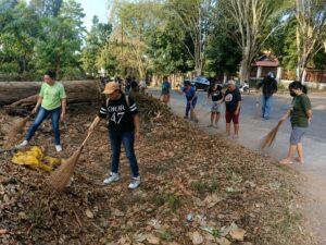 Jumat Bersih di Pakadoodan, Lurah Rivana Sinthia Palar Gerakkan Warga Jaga Kebersihan Lingkungan
