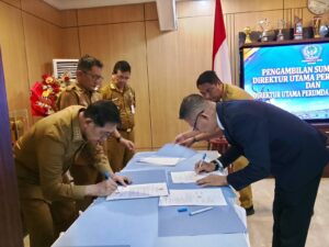 Hengky Honandar Lantik Dua Dirut Perumda Bitung, Tekankan Integritas dan Profesionalisme Kelola BUMD