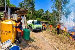 Kekeringan dan Karhutla Melanda Bitung, BPBD Salurkan 101.400 Liter Air Bersih ke Warga