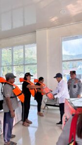 240 Life Jacket Dibagikan, ASDP-Dishub Bitung Perkuat Keselamatan Taksi Pulau Lembeh