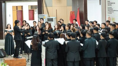 12 konduktor dari lima negara tampil dalam konser paduan suara di Manado