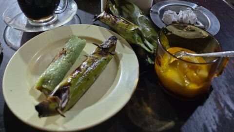 Lalampa dan telur rebus