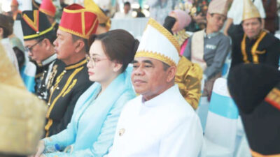 Plt Bupati Sitaro Tampil Berwibawa dengan Busana Nusa Utara di HUT ke-62 Provinsi Sulut