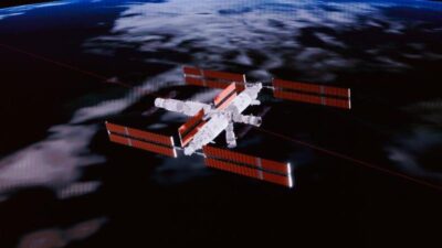 Gambar simulasi yang diabadikan di Pusat Kendali Antariksa Beijing (Beijing Aerospace Control Center/BACC) pada 25 Mei 2026 ini memperlihatkan wahana antariksa berawak Shenzhou-23 melakukan penambatan (docking) dengan porta radial modul inti Tiangong, Tianhe. (Xinhua/Jin Liwang)