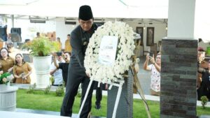 ADVERTORIAL: Vanda Sarundajang Sambut Gubernur Yulius Selvanus dan Rombongan, Ziarah ke Makam SH Sarundajang