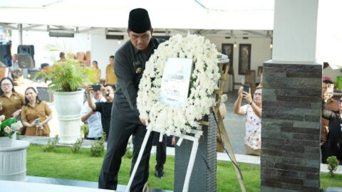ADVERTORIAL: Vanda Sarundajang Sambut Gubernur Yulius Selvanus dan Rombongan, Ziarah ke Makam SH Sarundajang