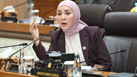 Erna Sari Dewi menyoroti sulitnya akses masyarakat transmigrasi menuju Puskesmas