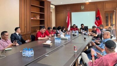 Rapat persiapan pelantikan badan dan sayap PDI Perjuangan Sulawesi Utara dipimpin Fabian Kaloh di Kantor DPD PDI Perjuangan Sulut.