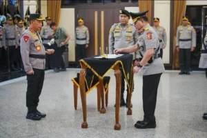 Kapolri Serah Terima Jabatan, Roycke Harry Langie Naik Posisi