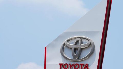 Foto yang diabadikan pada 8 Juli 2025 ini menunjukkan logo produsen otomotif Jepang Toyota di Tokyo, Jepang. (Xinhua/Jia Haocheng)