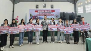 Melky Pangemanan Berikan Beasiswa S1 kepada 10 Mahasiswa FEB UKIT hingga Semester 8