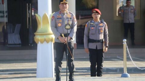 Kapolda Sulut Irjen Pol Roycke Harry Langie saat memimpin apel pagi terakhir di Lapangan Presisi Mapolda Sulawesi Utara.