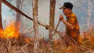 Kebakaran Lahan di Pineleng Dua: Warga Diimbau Waspada dan Pakai Masker, Damkar Siap Siaga