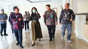 Disambut Dirut Starry Rampengan, Felly Runtuwene Tinjau Langsung RSUP Kandou Manado